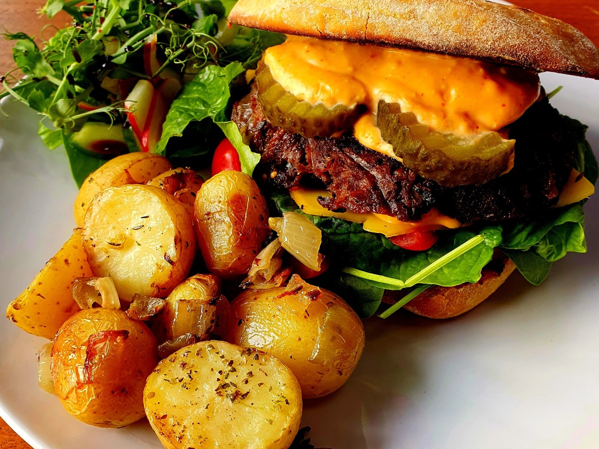 Pionnering Swansea café creates the UK’s first Lion’s Mane Mushroom Burger made from mushrooms grown in Wales